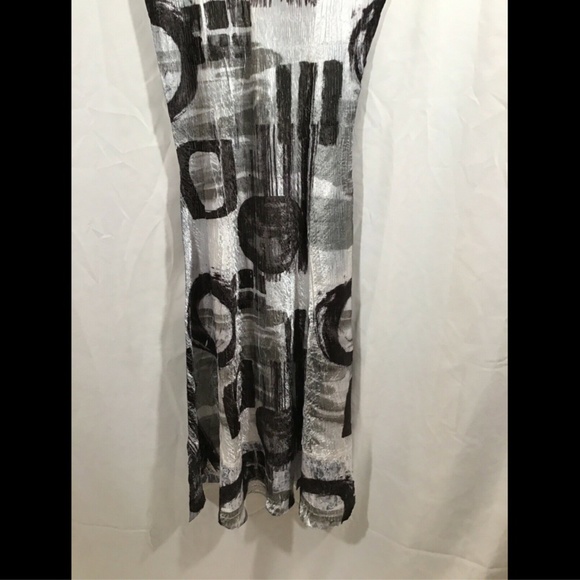 NEW KOMAROV Cap Sleeve Keyhole Fit & Flare Dress in Magpie [SZ Medium‎ ] - Picture 4 of 8